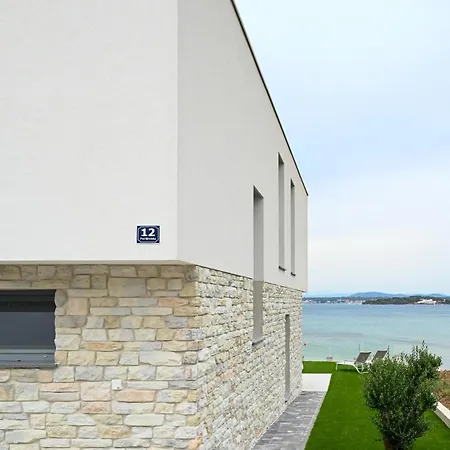 Sea House *